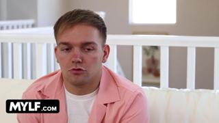 Mom swaps daughter for intimate dinner, son feasts on her warm, juicy thighs