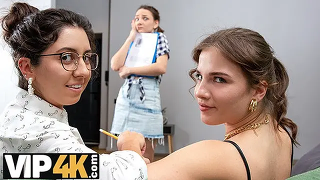 DYKE4K  Three Girls Unit